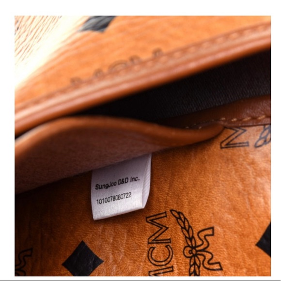 Authentic MCM Visetos Crocodile Embossed Shopper Tote in Cognac - Picture 11 of 13